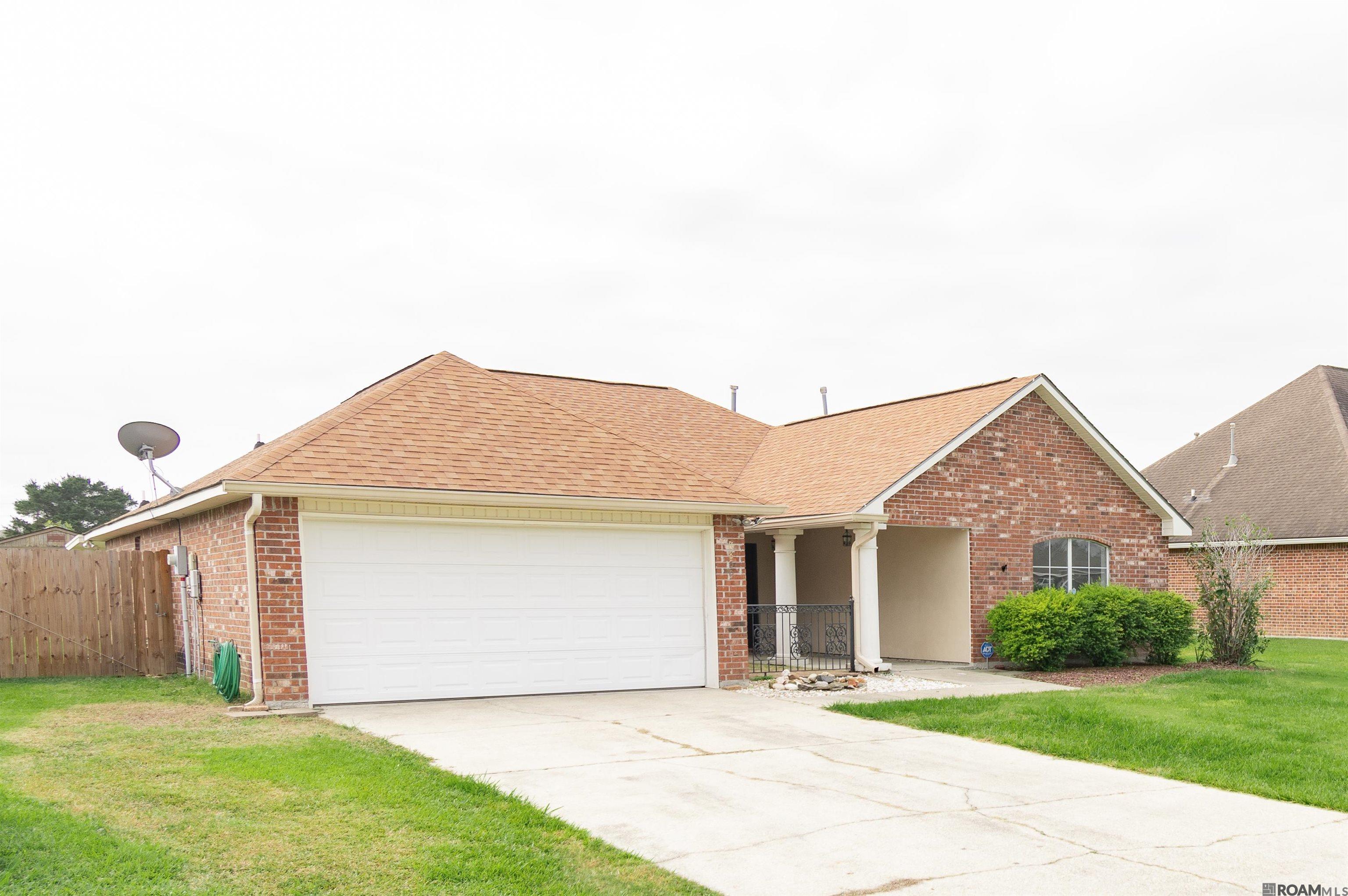 8850 Beauvoir Ave, Denham Springs, Louisiana image 3