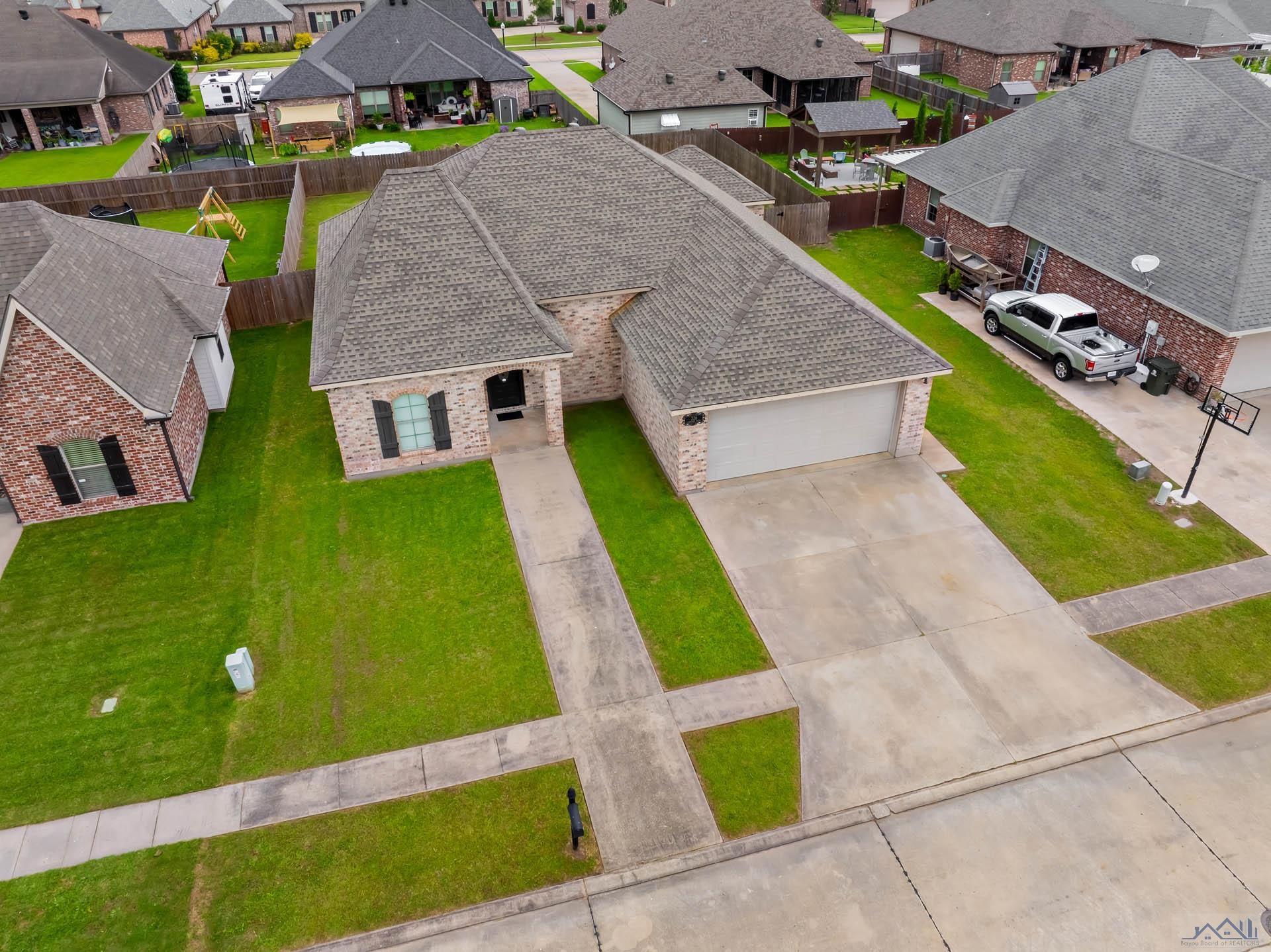 326 Lansdown Drive, Houma, Louisiana image 2