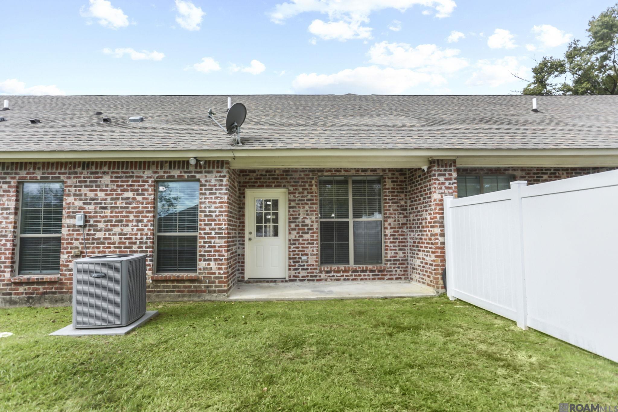 14246 Woodtrace Ct, Prairieville, Louisiana image 3