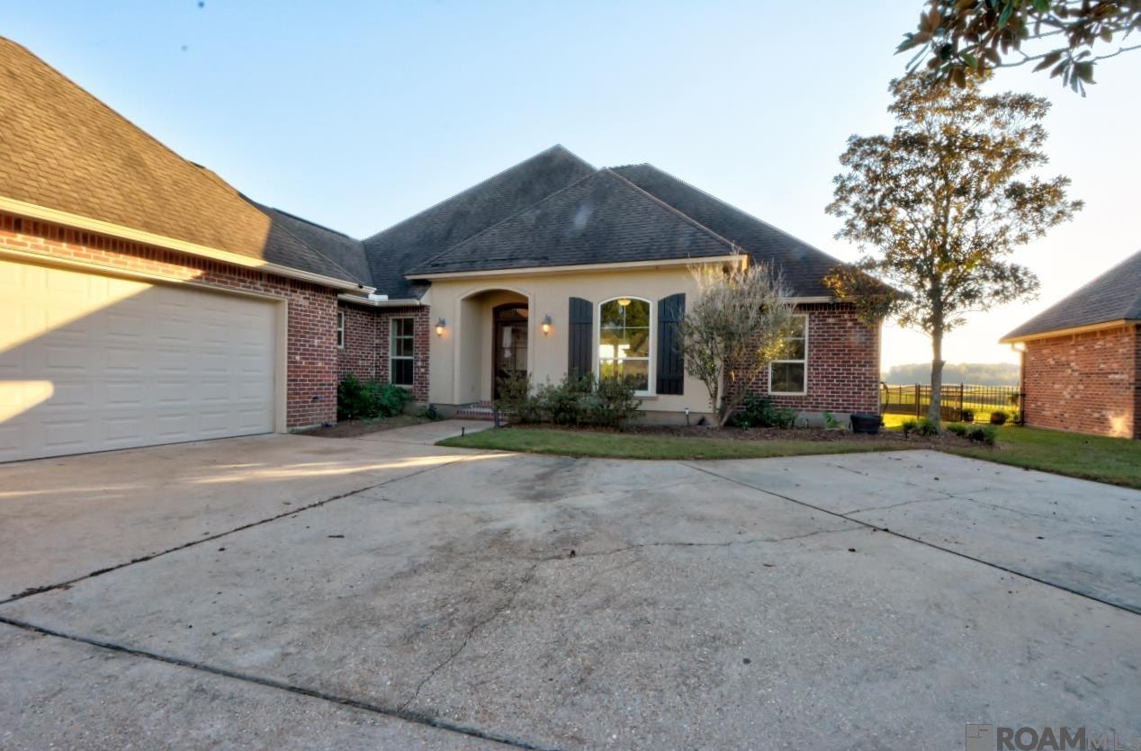 22453 Fairway View Dr, Zachary, Louisiana image 2