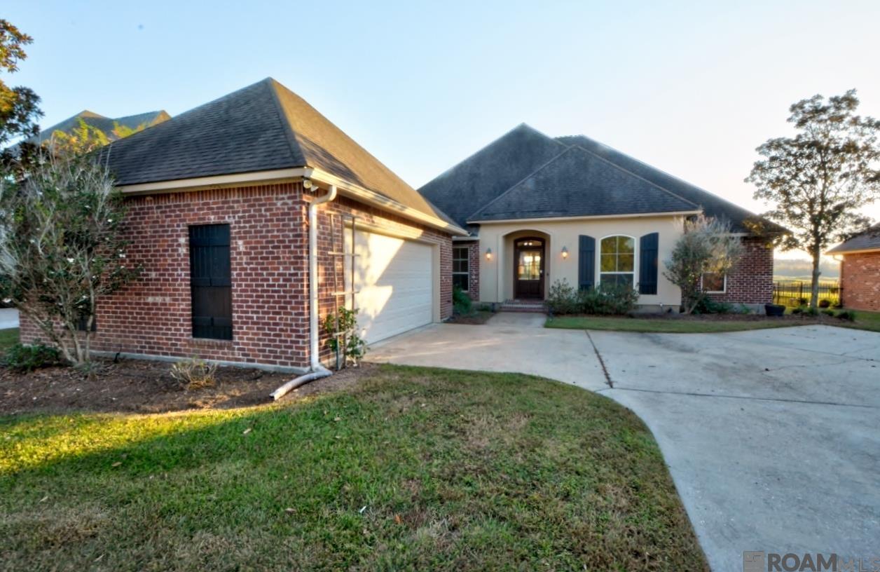 22453 Fairway View Dr, Zachary, Louisiana image 1