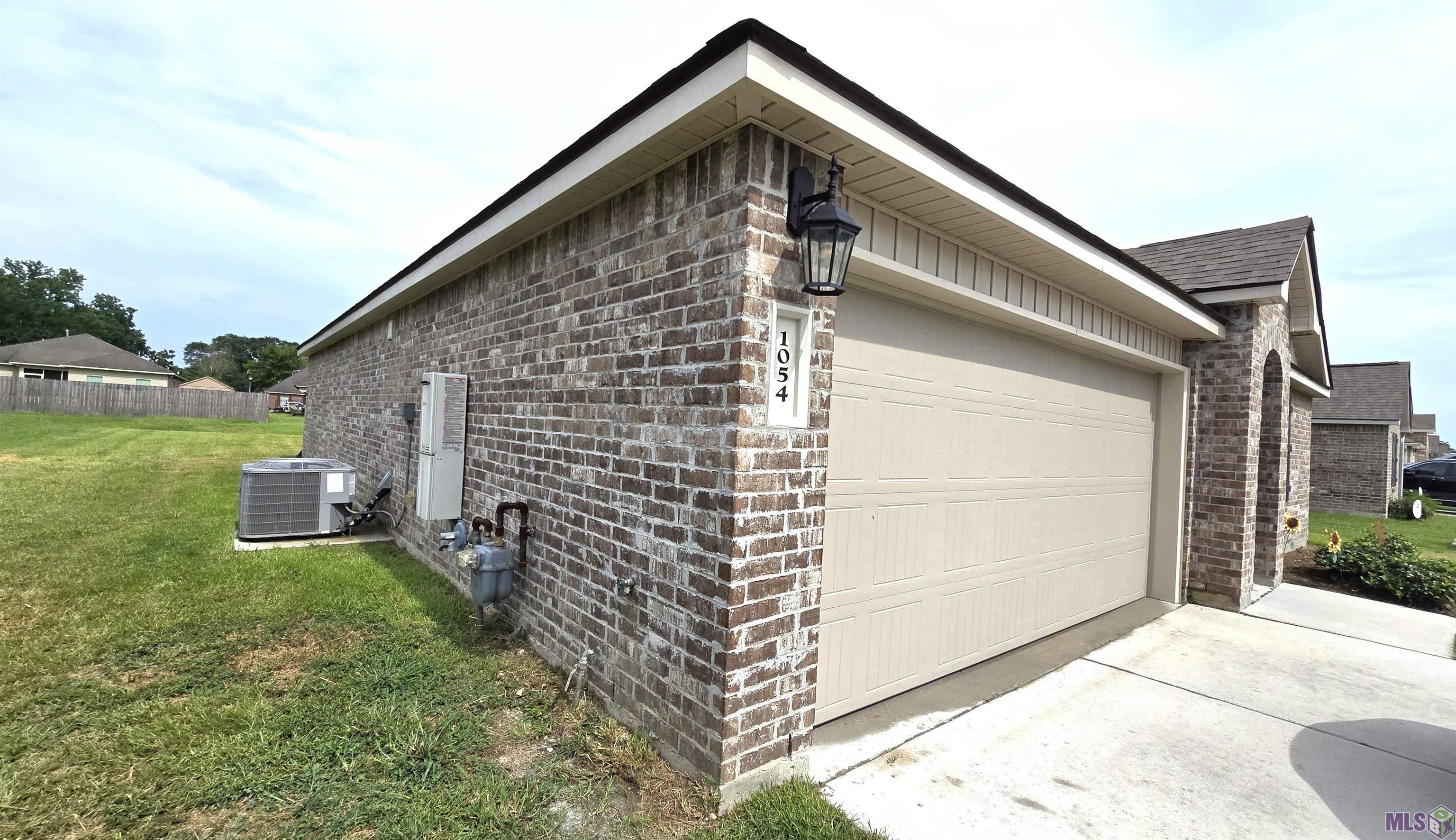 1054 S Pecan Grove Ave, Gonzales, Louisiana image 3