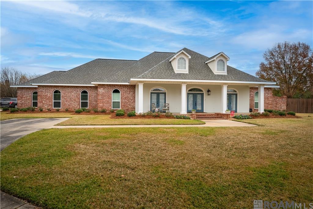 1705 Emberly Oaks Court, Alexandria, Louisiana image 2