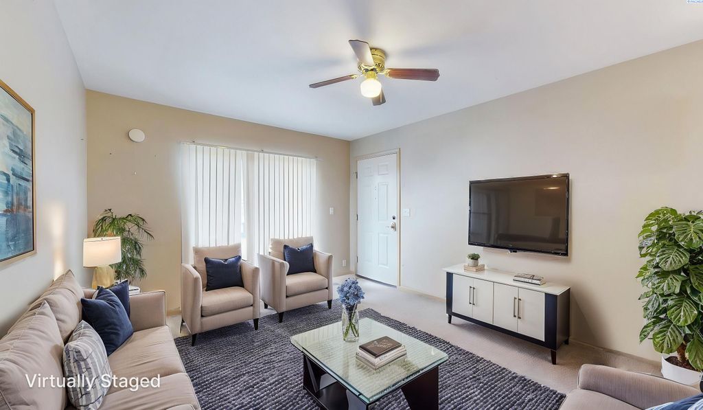 Photo of 1645 NE Merman Drive #C 203, Pullman, WA 99163 (MLS # 282456)