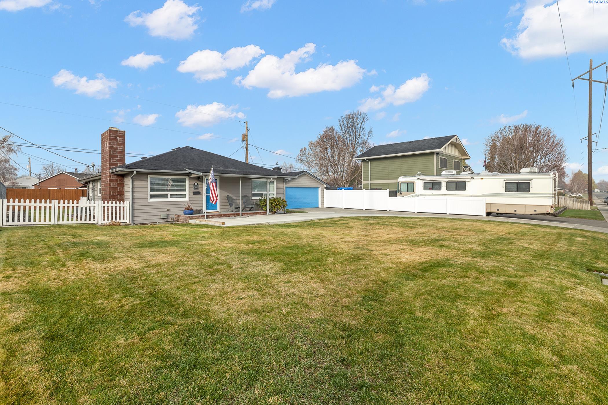 Richland, Washington 99354, United States, 3 Bedrooms Bedrooms, ,1 BathroomBathrooms,Residential,Pending,17414