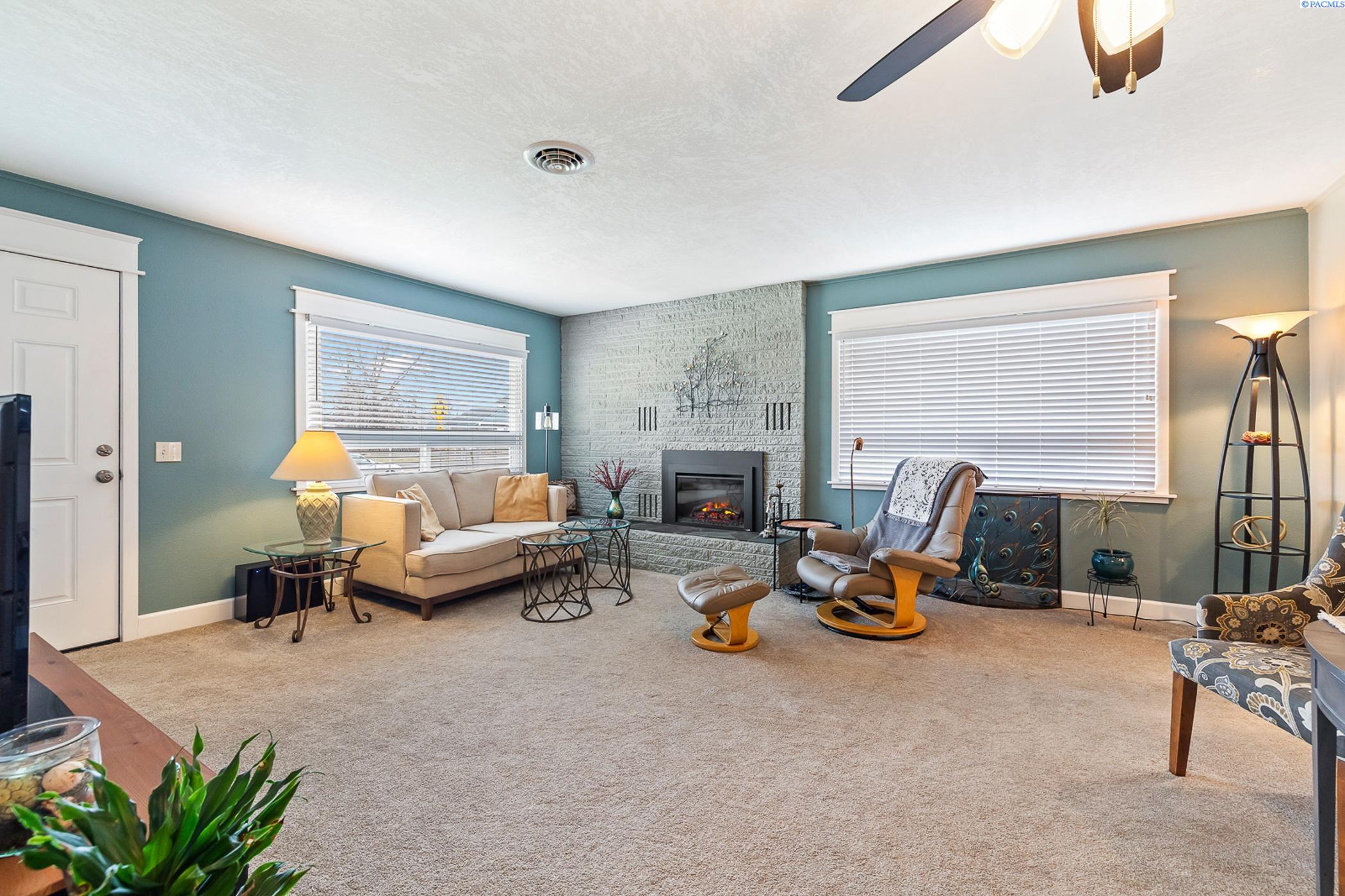 Richland, Washington 99354, United States, 3 Bedrooms Bedrooms, ,1 BathroomBathrooms,Residential,Pending,17414