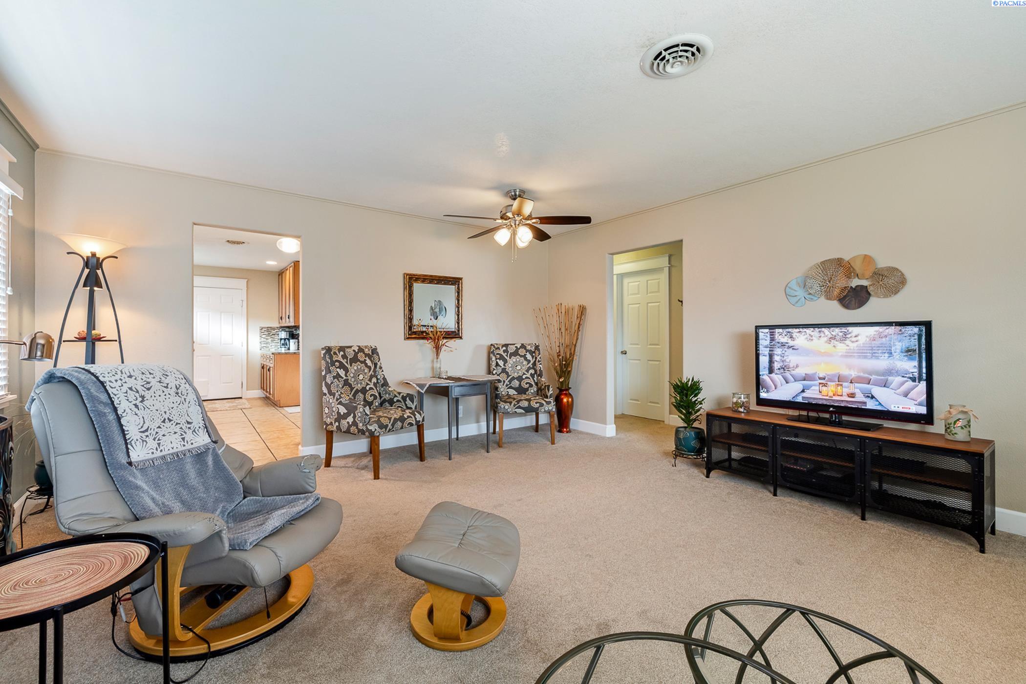 Richland, Washington 99354, United States, 3 Bedrooms Bedrooms, ,1 BathroomBathrooms,Residential,Pending,17414