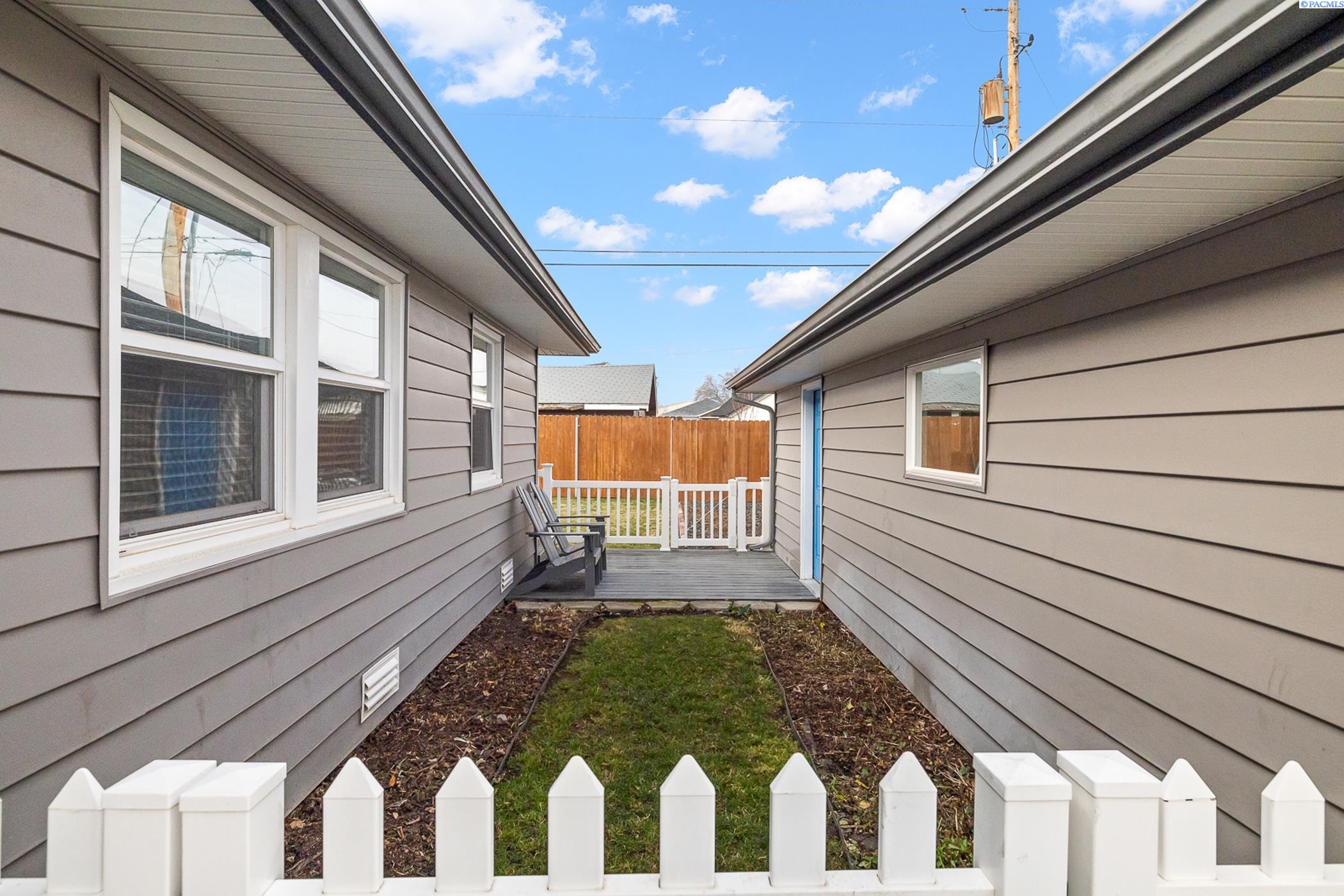 Richland, Washington 99354, United States, 3 Bedrooms Bedrooms, ,1 BathroomBathrooms,Residential,Pending,17414