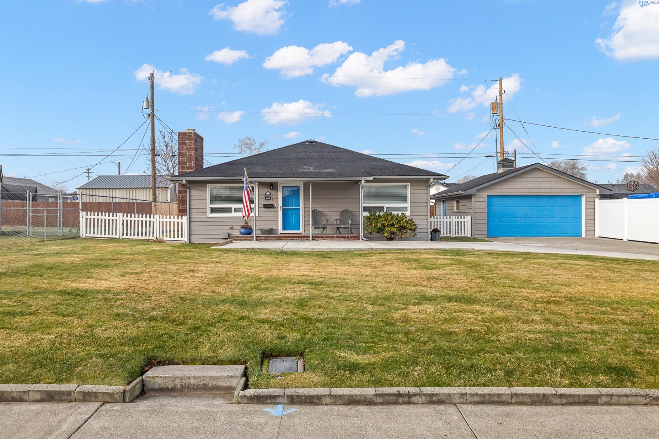 Richland, Washington 99354, United States, 3 Bedrooms Bedrooms, ,1 BathroomBathrooms,Residential,Pending,17414