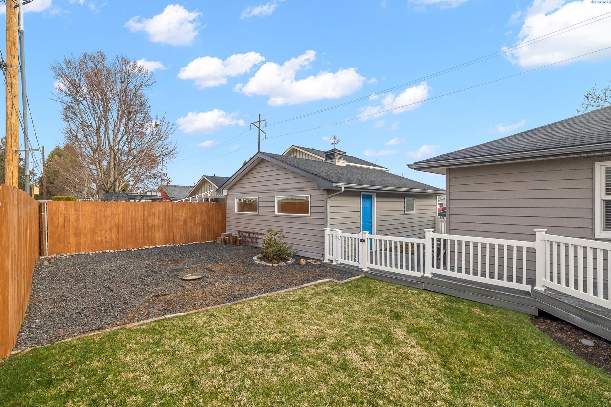 Richland, Washington 99354, United States, 3 Bedrooms Bedrooms, ,1 BathroomBathrooms,Residential,Pending,17414