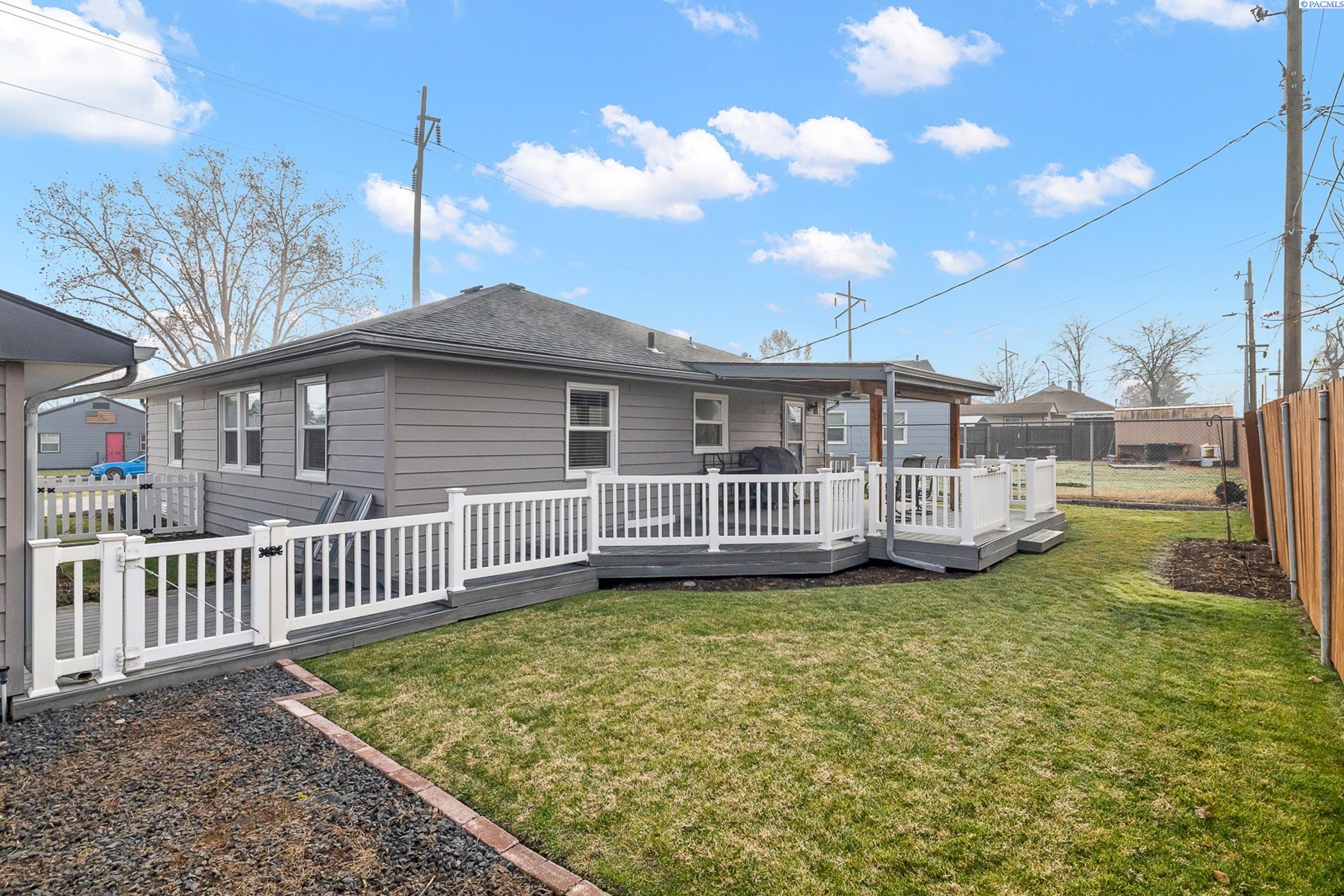 Richland, Washington 99354, United States, 3 Bedrooms Bedrooms, ,1 BathroomBathrooms,Residential,Pending,17414