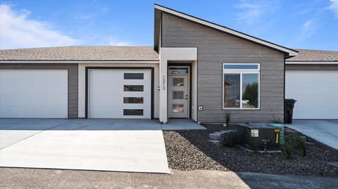 Photo of 1313 Kalani Ct, West Richland, WA 99353 (MLS # 285918)