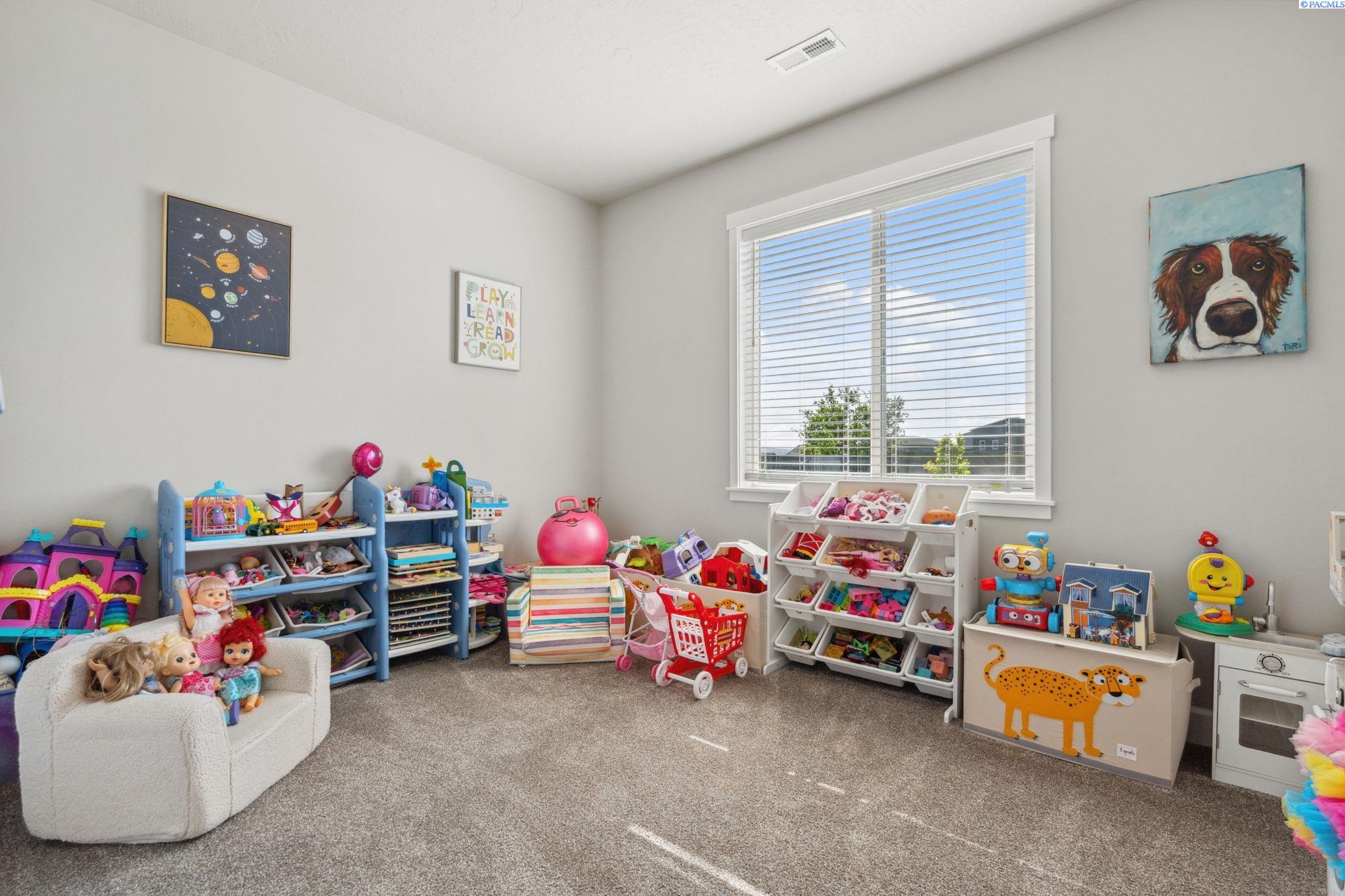 Pasco, Washington 99301, United States, 4 Bedrooms Bedrooms, ,3 BathroomsBathrooms,Residential,Active,124903