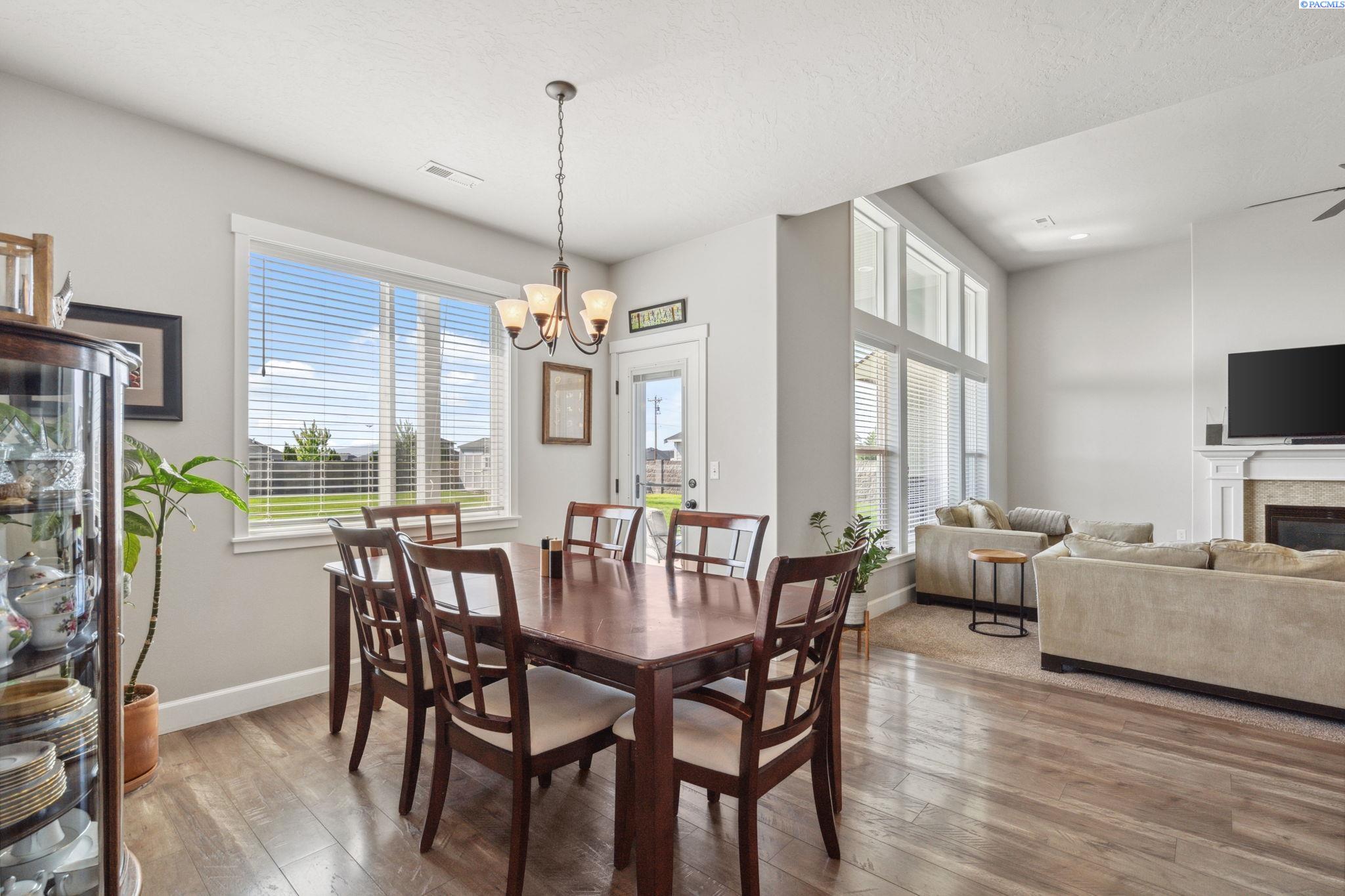 Pasco, Washington 99301, United States, 4 Bedrooms Bedrooms, ,3 BathroomsBathrooms,Residential,Active,124903