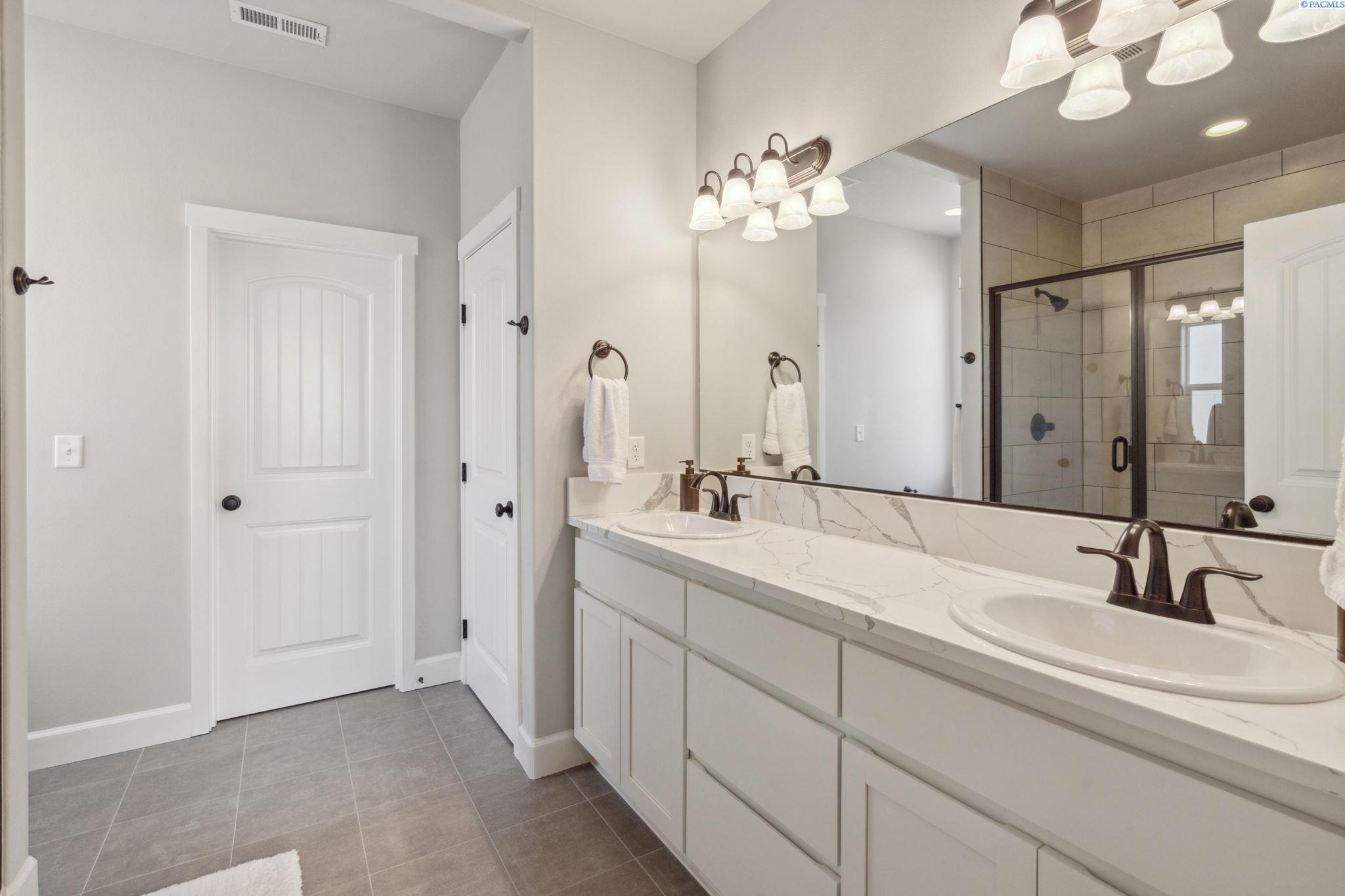 Pasco, Washington 99301, United States, 4 Bedrooms Bedrooms, ,3 BathroomsBathrooms,Residential,Active,124903