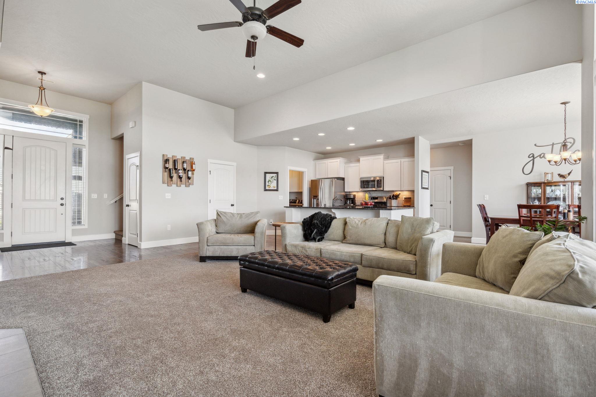 Pasco, Washington 99301, United States, 4 Bedrooms Bedrooms, ,3 BathroomsBathrooms,Residential,Active,124903