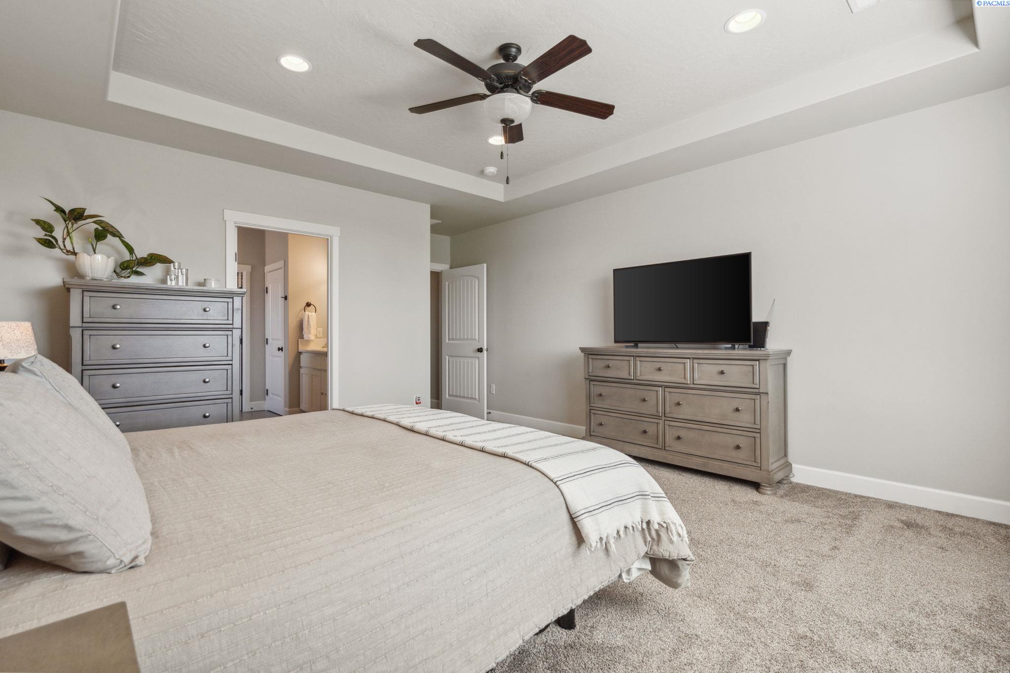 Pasco, Washington 99301, United States, 4 Bedrooms Bedrooms, ,3 BathroomsBathrooms,Residential,Active,124903