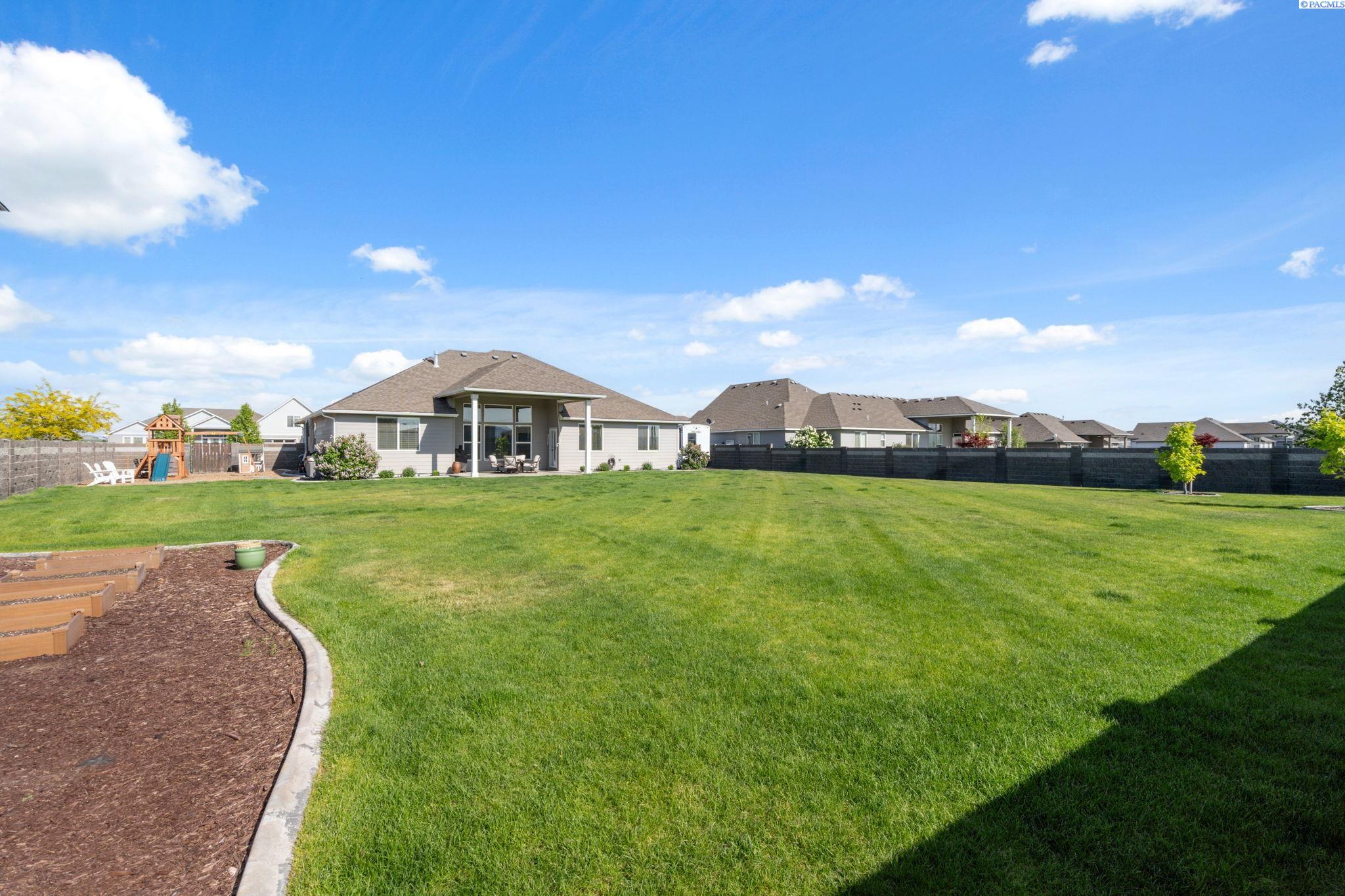 Pasco, Washington 99301, United States, 4 Bedrooms Bedrooms, ,3 BathroomsBathrooms,Residential,Active,124903