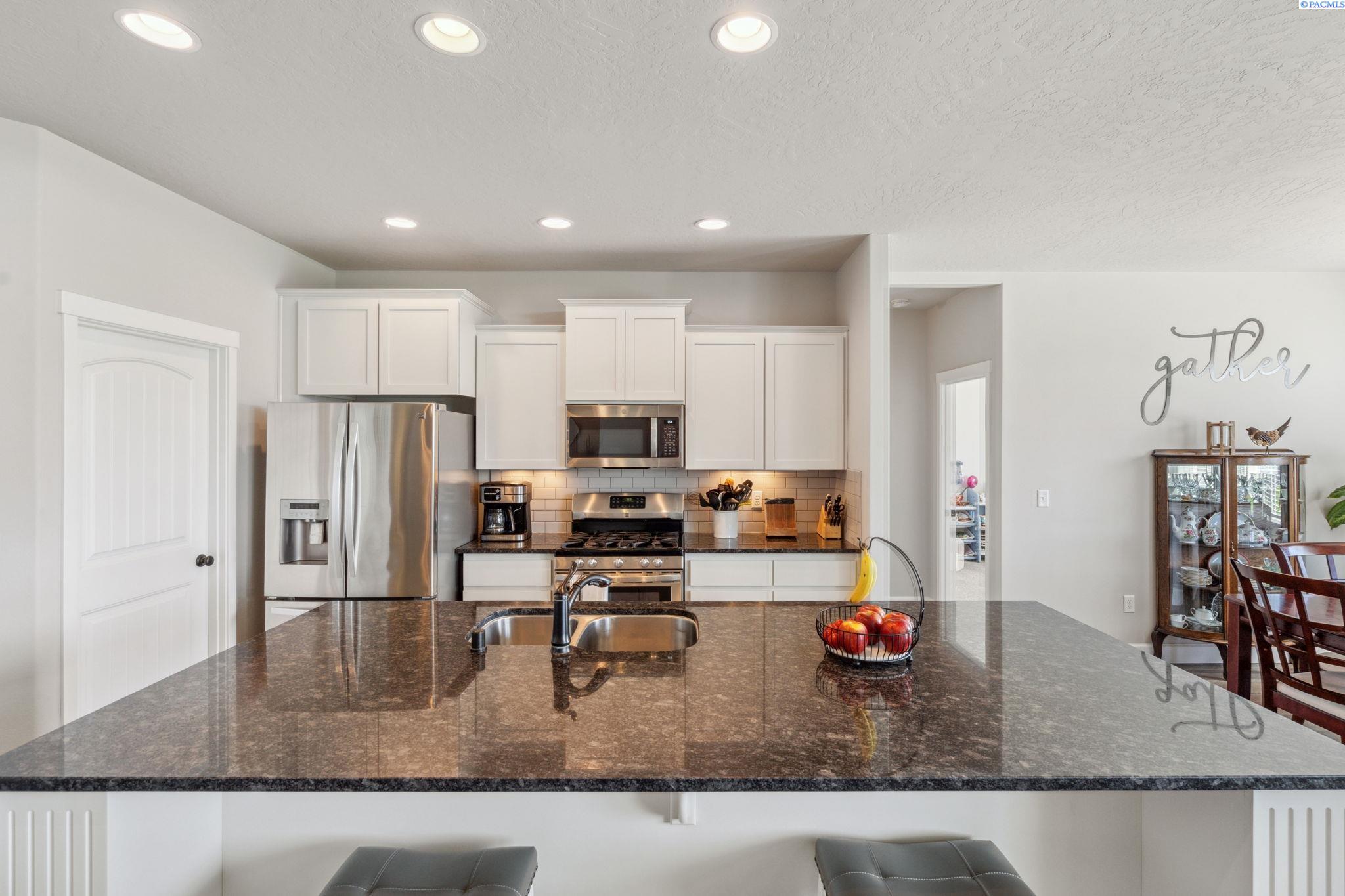 Pasco, Washington 99301, United States, 4 Bedrooms Bedrooms, ,3 BathroomsBathrooms,Residential,Active,124903