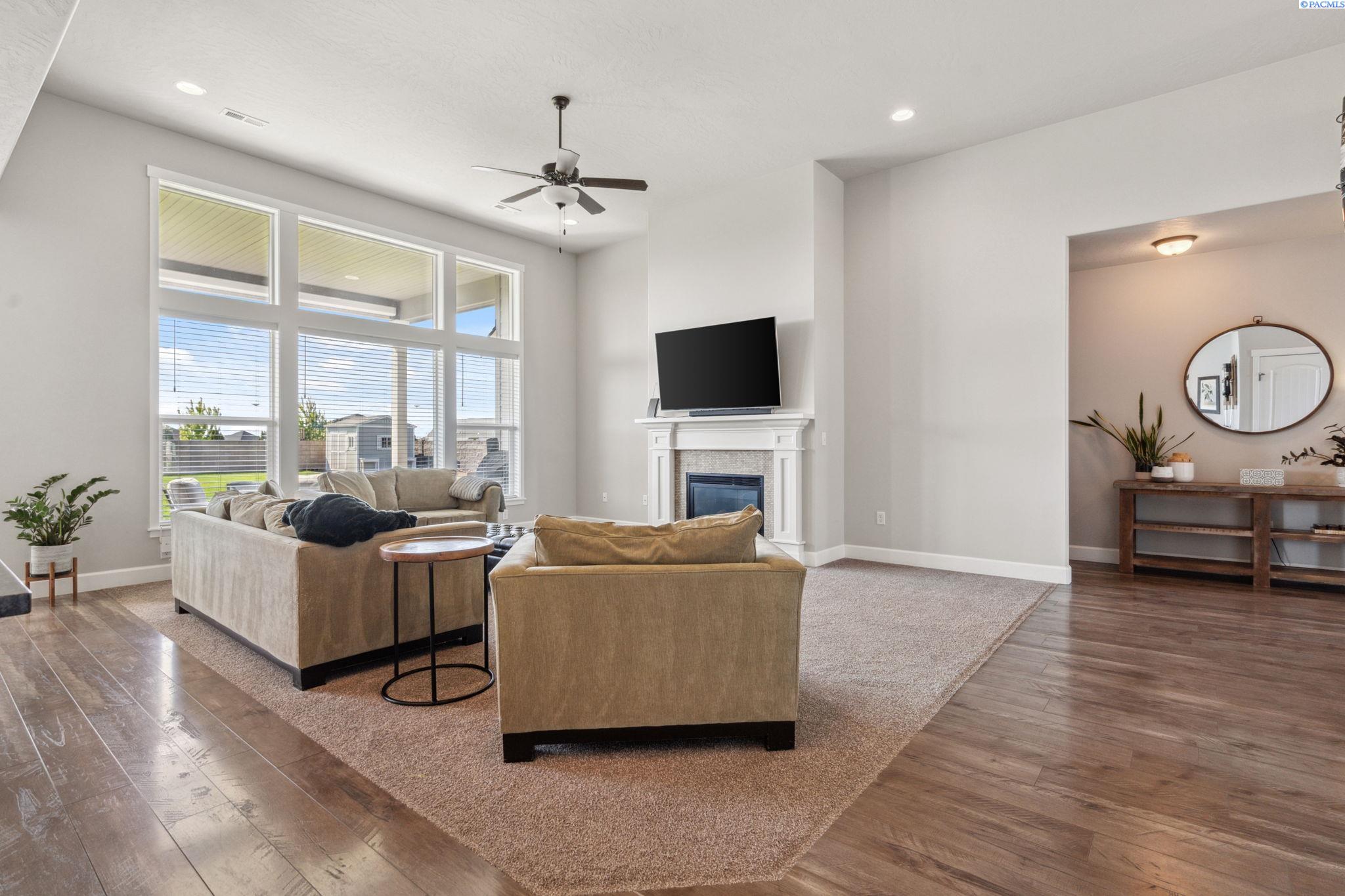 Pasco, Washington 99301, United States, 4 Bedrooms Bedrooms, ,3 BathroomsBathrooms,Residential,Active,124903