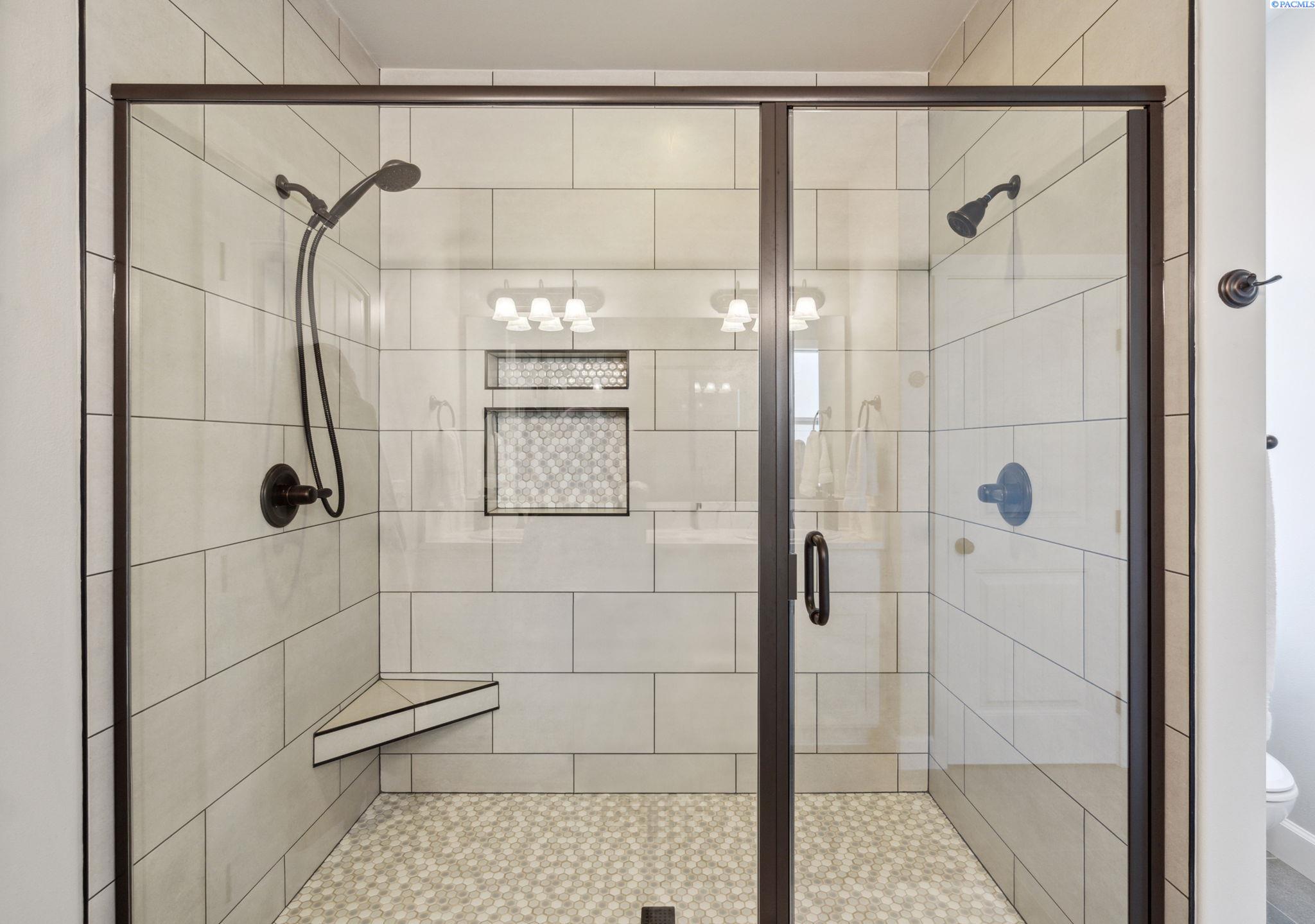 Pasco, Washington 99301, United States, 4 Bedrooms Bedrooms, ,3 BathroomsBathrooms,Residential,Active,124903