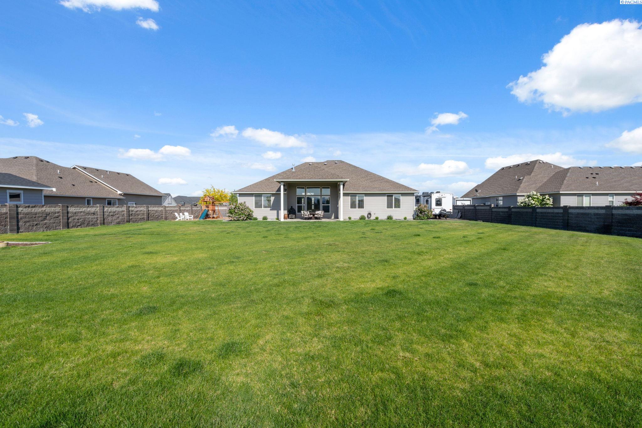 Pasco, Washington 99301, United States, 4 Bedrooms Bedrooms, ,3 BathroomsBathrooms,Residential,Active,124903