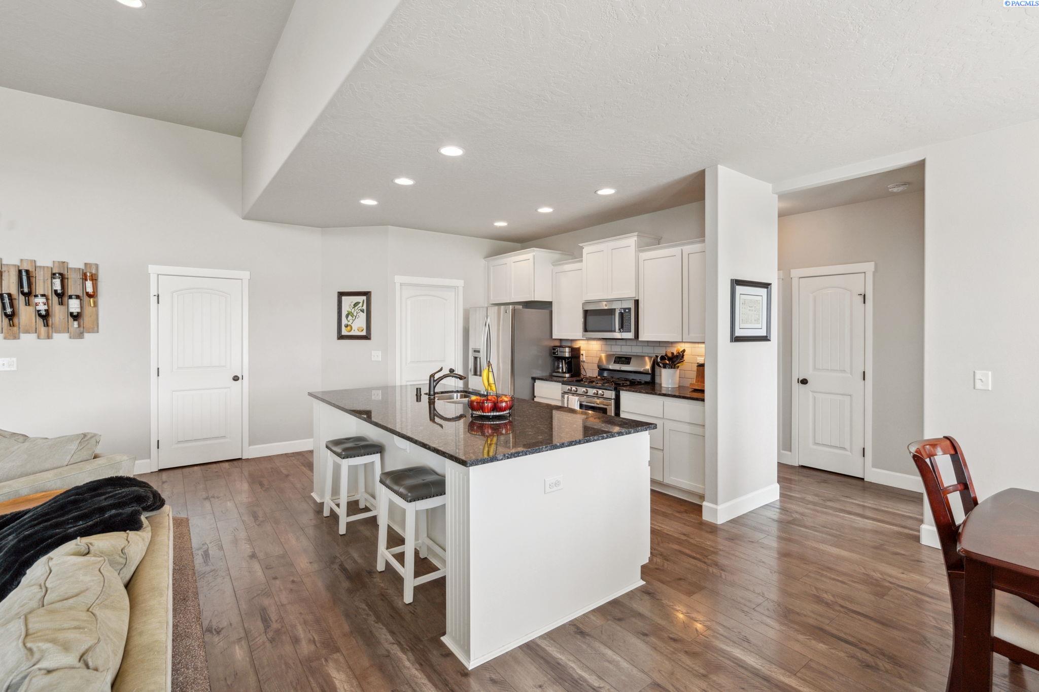 Pasco, Washington 99301, United States, 4 Bedrooms Bedrooms, ,3 BathroomsBathrooms,Residential,Active,124903