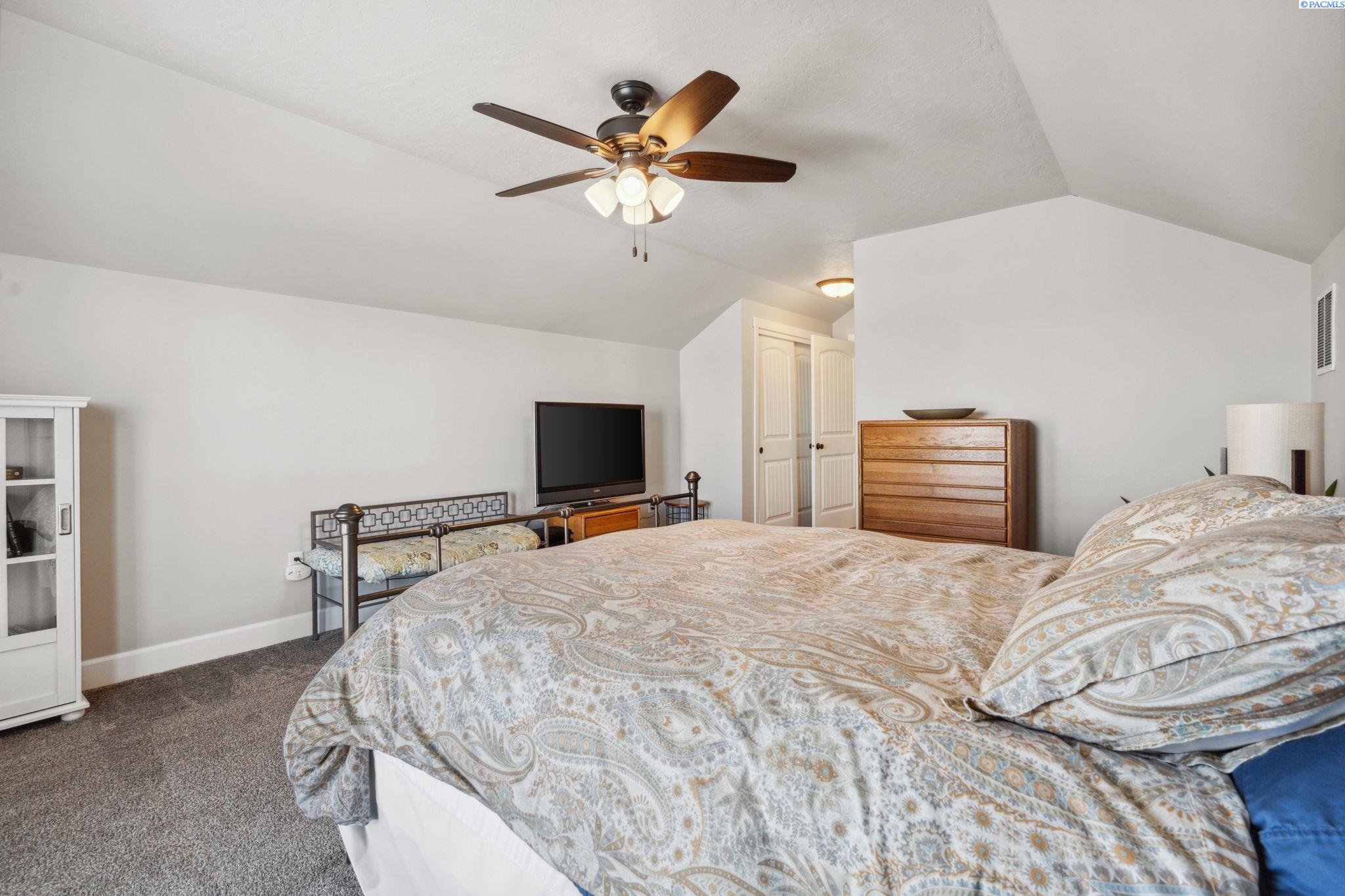 Pasco, Washington 99301, United States, 4 Bedrooms Bedrooms, ,3 BathroomsBathrooms,Residential,Active,124903