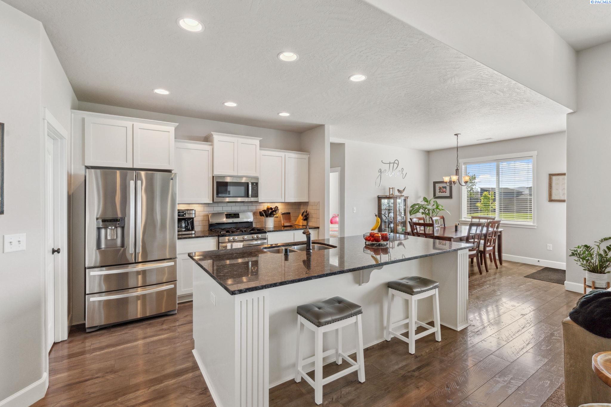 Pasco, Washington 99301, United States, 4 Bedrooms Bedrooms, ,3 BathroomsBathrooms,Residential,Active,124903