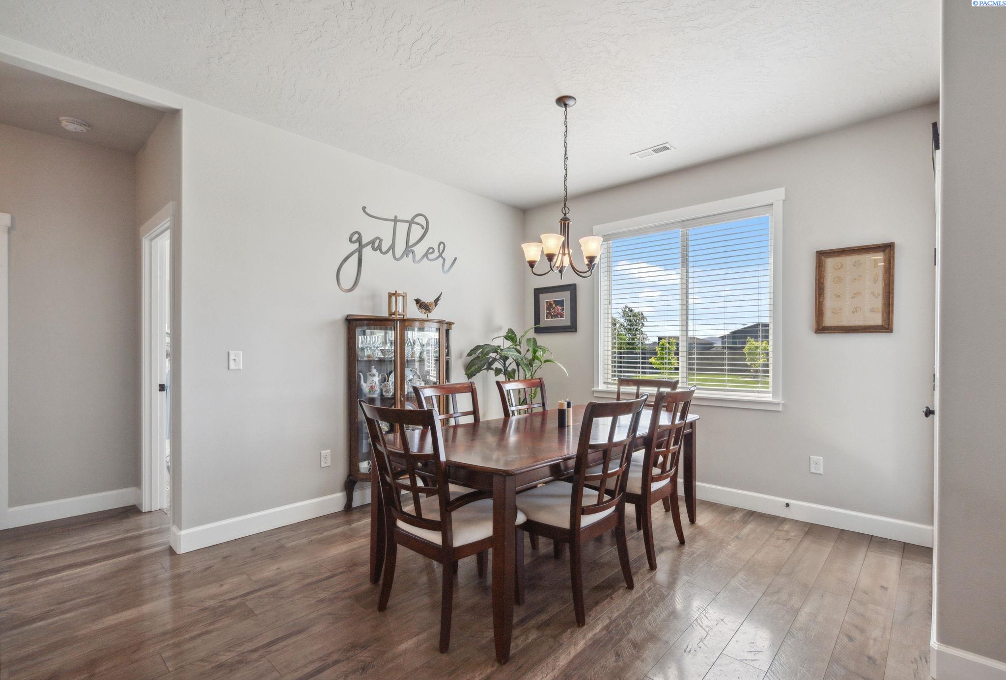 Pasco, Washington 99301, United States, 4 Bedrooms Bedrooms, ,3 BathroomsBathrooms,Residential,Active,124903