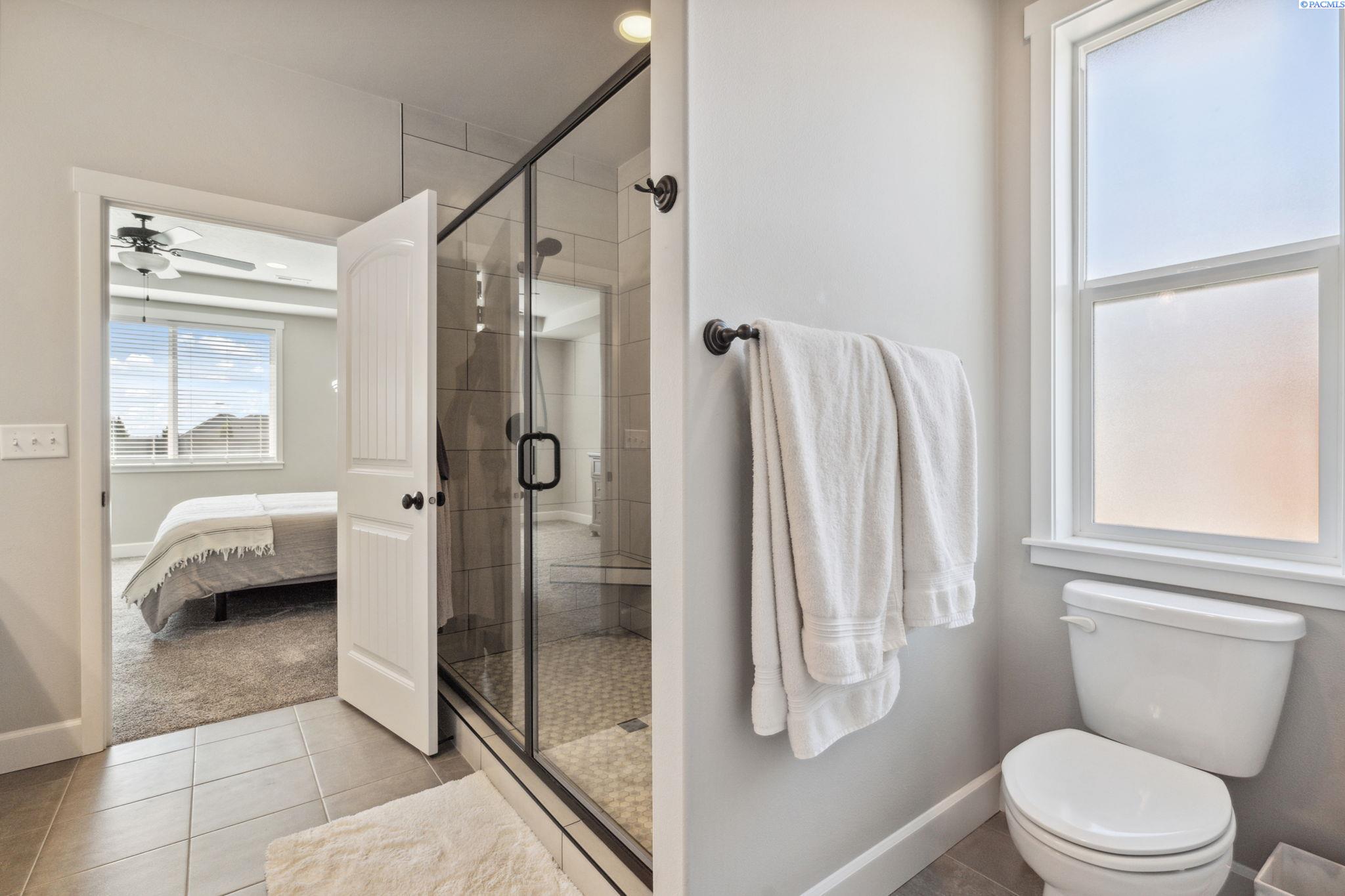 Pasco, Washington 99301, United States, 4 Bedrooms Bedrooms, ,3 BathroomsBathrooms,Residential,Active,124903