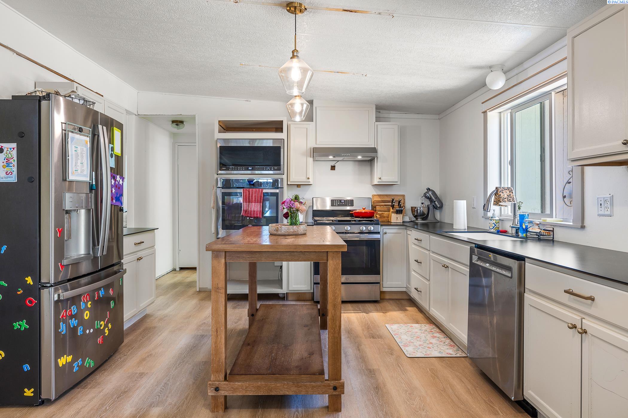 Benton City, Washington 99320, United States, 3 Bedrooms Bedrooms, ,2 BathroomsBathrooms,Residential,Active,178111