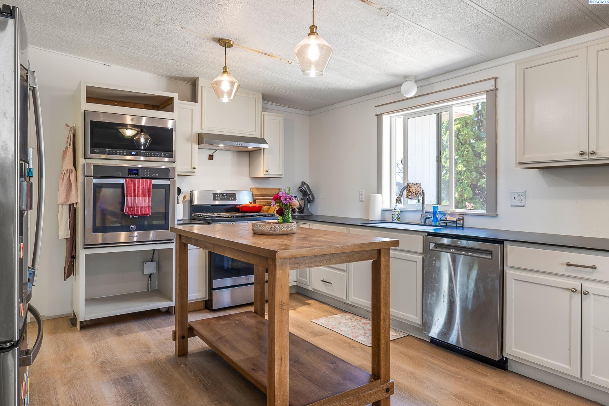 Benton City, Washington 99320, United States, 3 Bedrooms Bedrooms, ,2 BathroomsBathrooms,Residential,Active,178111