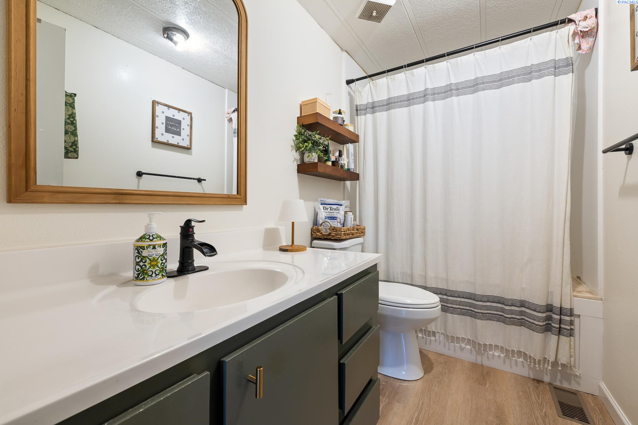 Benton City, Washington 99320, United States, 3 Bedrooms Bedrooms, ,2 BathroomsBathrooms,Residential,Active,178111