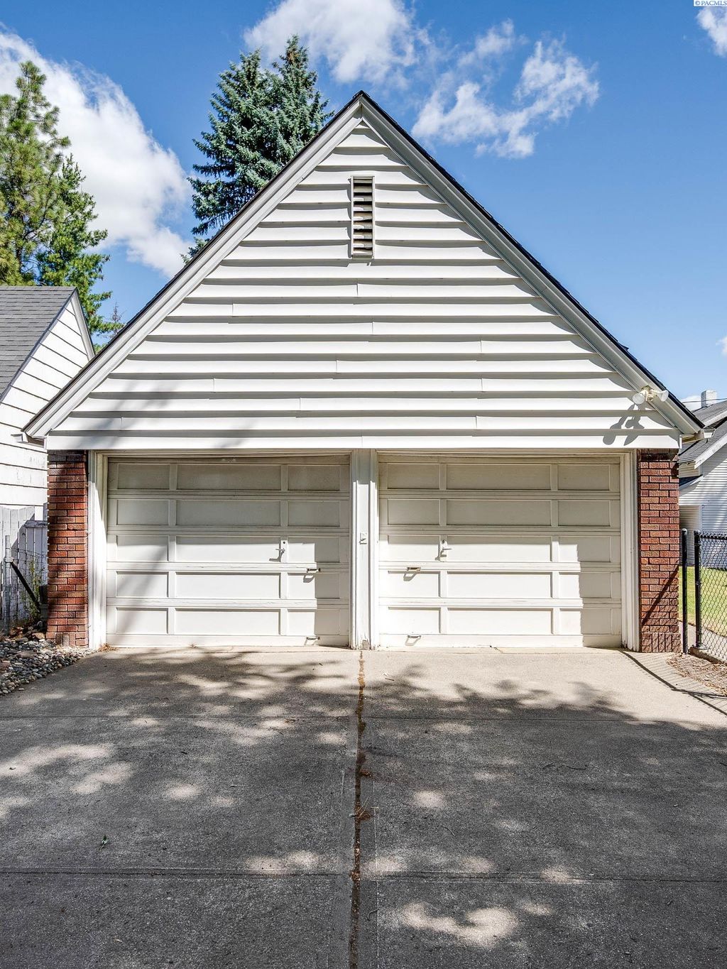 Photo of 912 S Lake St, Colfax, WA 99111 (MLS # 285769)