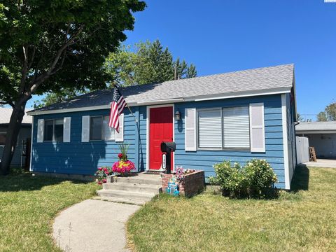 Photo of 1402 Lee Blvd, Richland, WA 99352 (MLS # 283931)