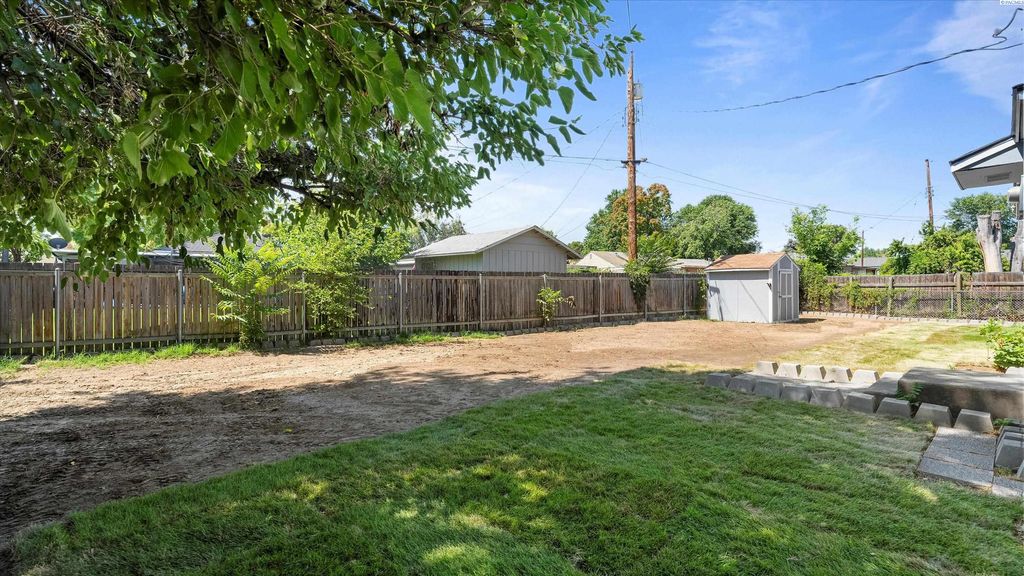 Photo of 508 S Zillah St, Kennewick, WA 99336 (MLS # 283044)