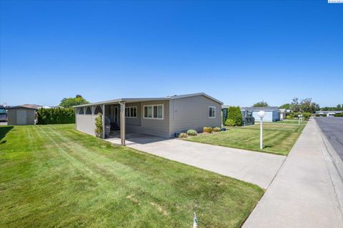 Photo of 312 S Columbia Center Blvd #96 Blvd, Kennewick, WA 99336 (MLS # 285850)
