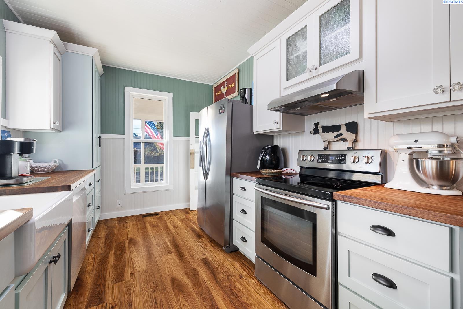 Benton City, Washington 99320, United States, 4 Bedrooms Bedrooms, ,3 BathroomsBathrooms,Residential,Pending,124854