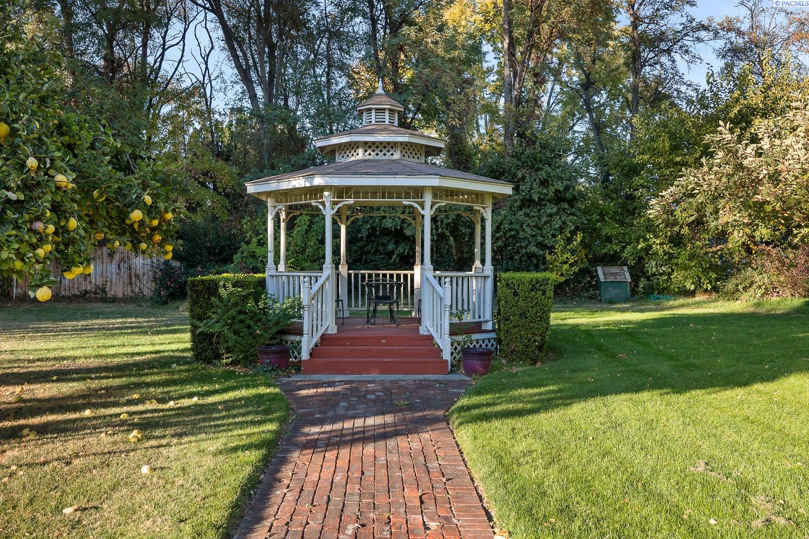 Benton City, Washington 99320, United States, 4 Bedrooms Bedrooms, ,3 BathroomsBathrooms,Residential,Pending,124854