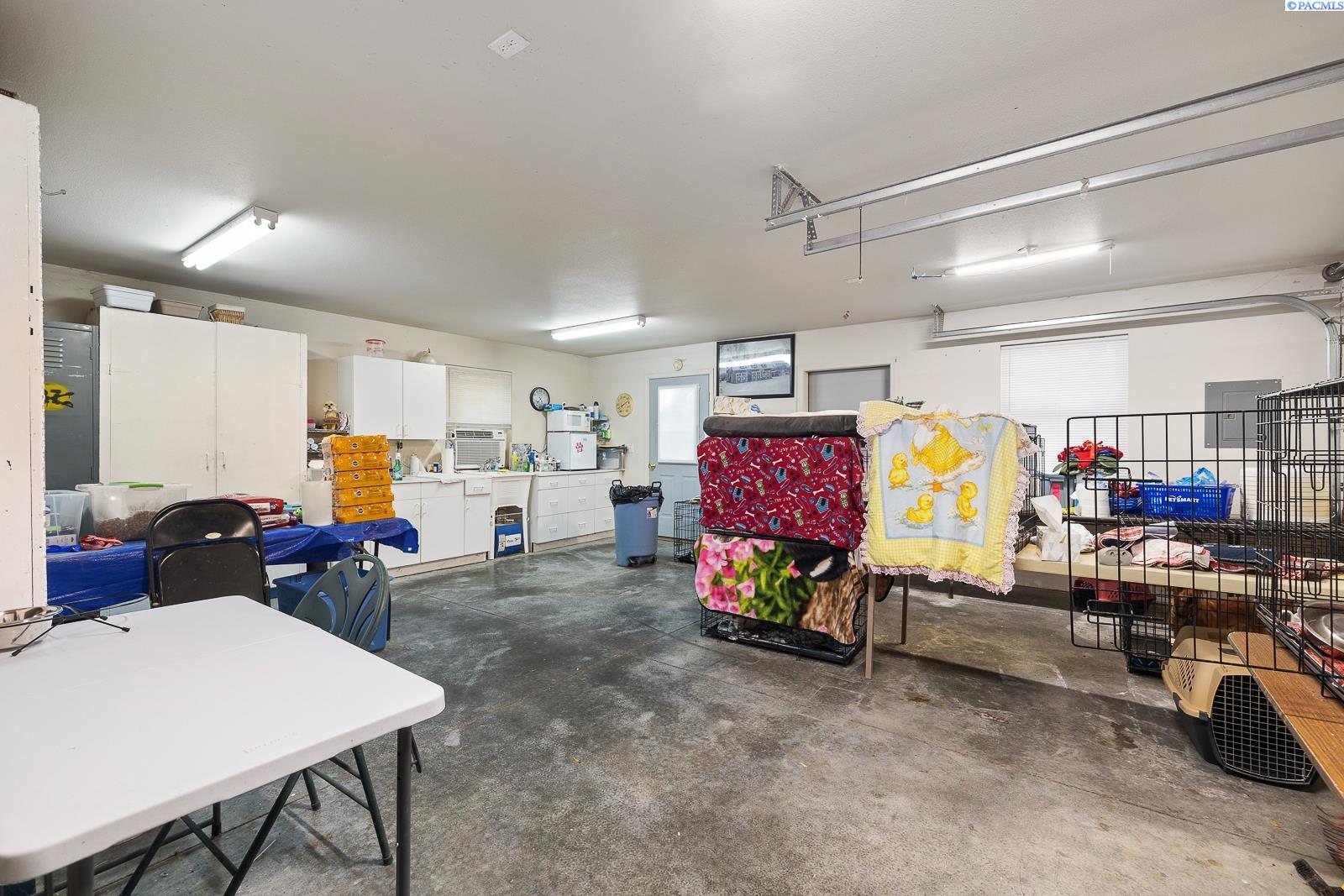 Benton City, Washington 99320, United States, 4 Bedrooms Bedrooms, ,3 BathroomsBathrooms,Residential,Pending,124854