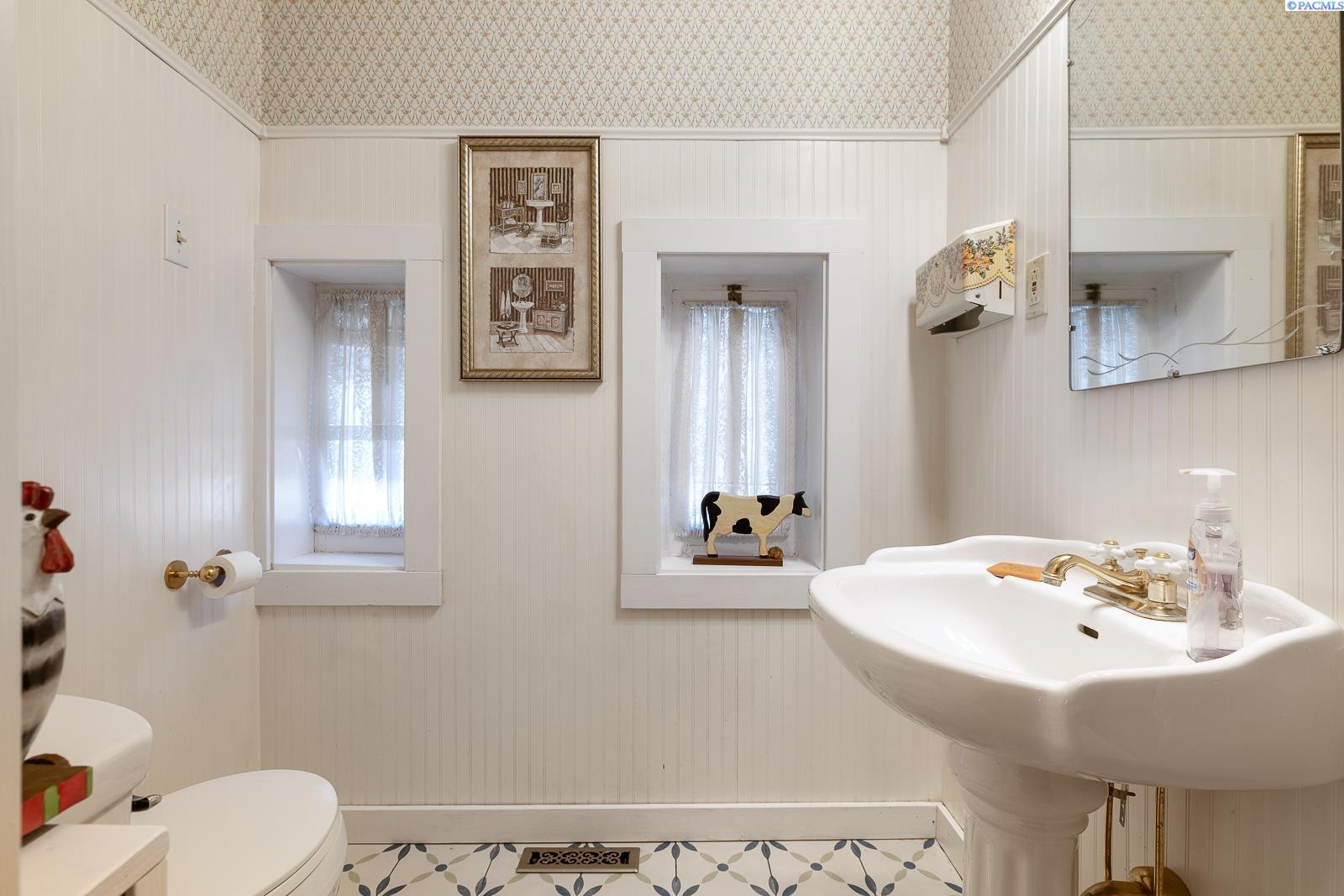 Benton City, Washington 99320, United States, 4 Bedrooms Bedrooms, ,3 BathroomsBathrooms,Residential,Pending,124854