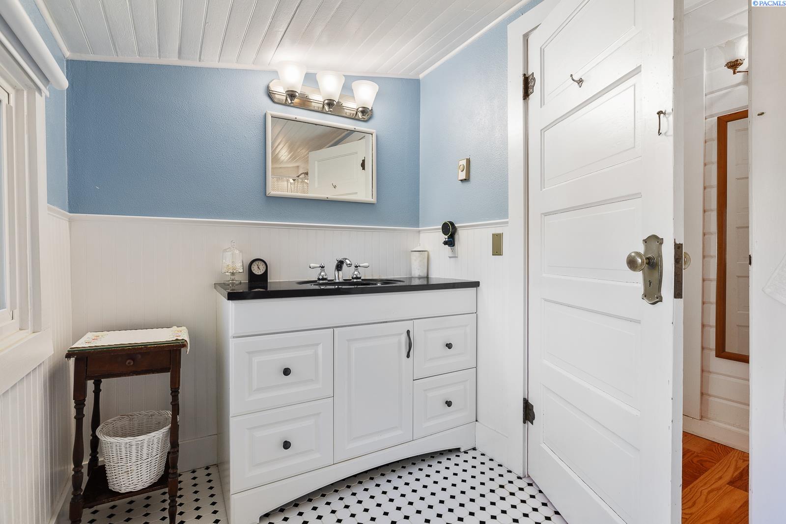 Benton City, Washington 99320, United States, 4 Bedrooms Bedrooms, ,3 BathroomsBathrooms,Residential,Pending,124854