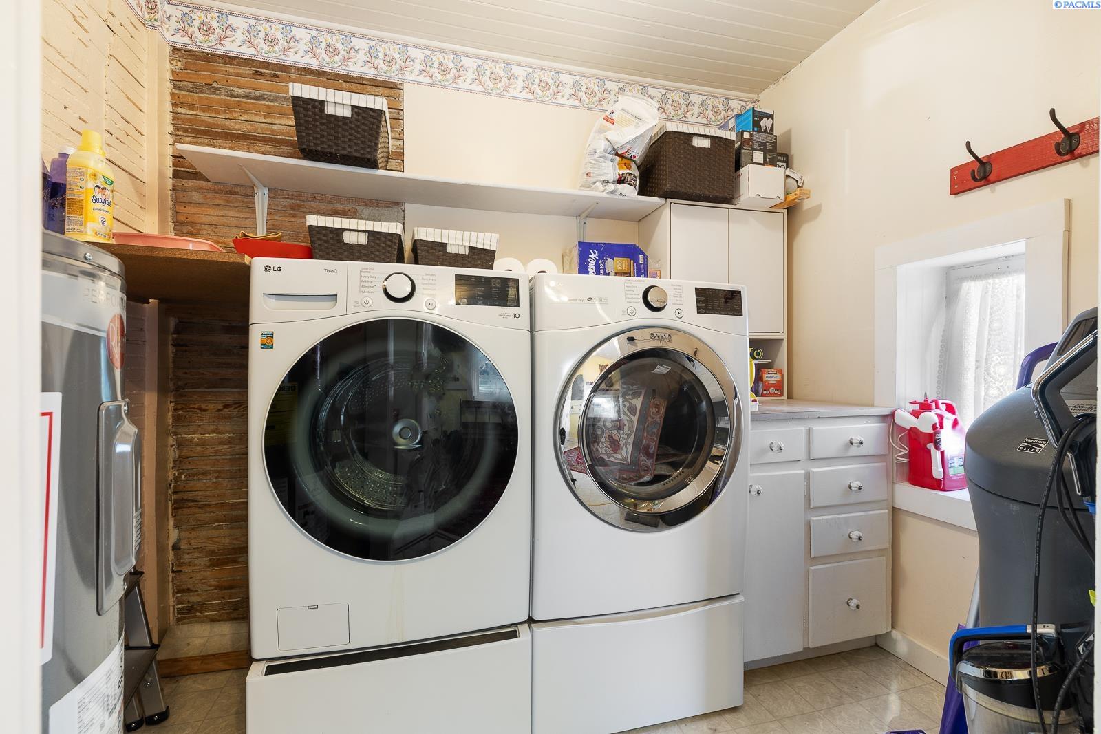 Benton City, Washington 99320, United States, 4 Bedrooms Bedrooms, ,3 BathroomsBathrooms,Residential,Pending,124854