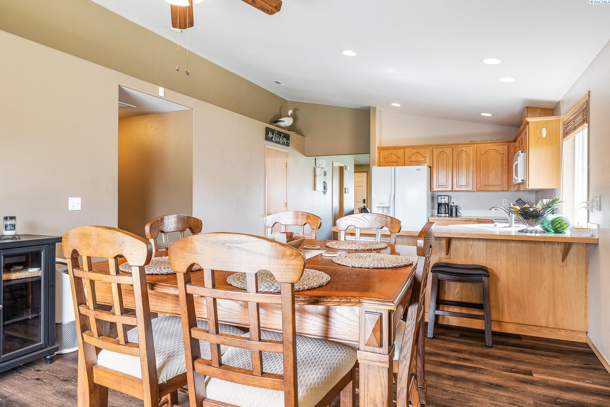 Pasco, Washington 99301, United States, 3 Bedrooms Bedrooms, ,2 BathroomsBathrooms,Residential,Active,129961