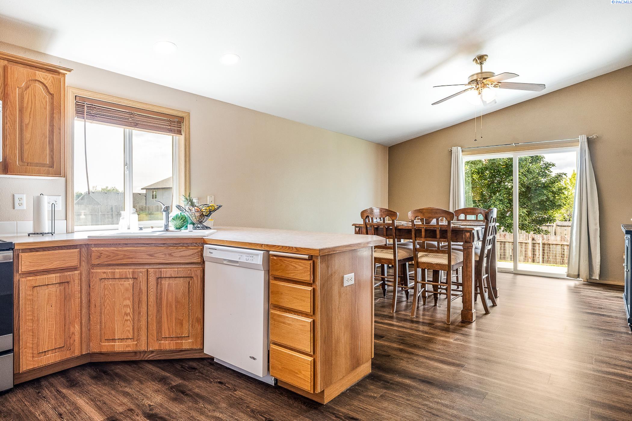 Pasco, Washington 99301, United States, 3 Bedrooms Bedrooms, ,2 BathroomsBathrooms,Residential,Active,129961