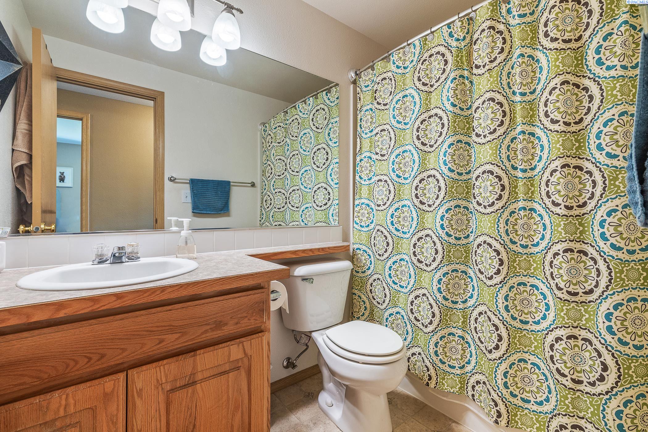 Pasco, Washington 99301, United States, 3 Bedrooms Bedrooms, ,2 BathroomsBathrooms,Residential,Active,129961