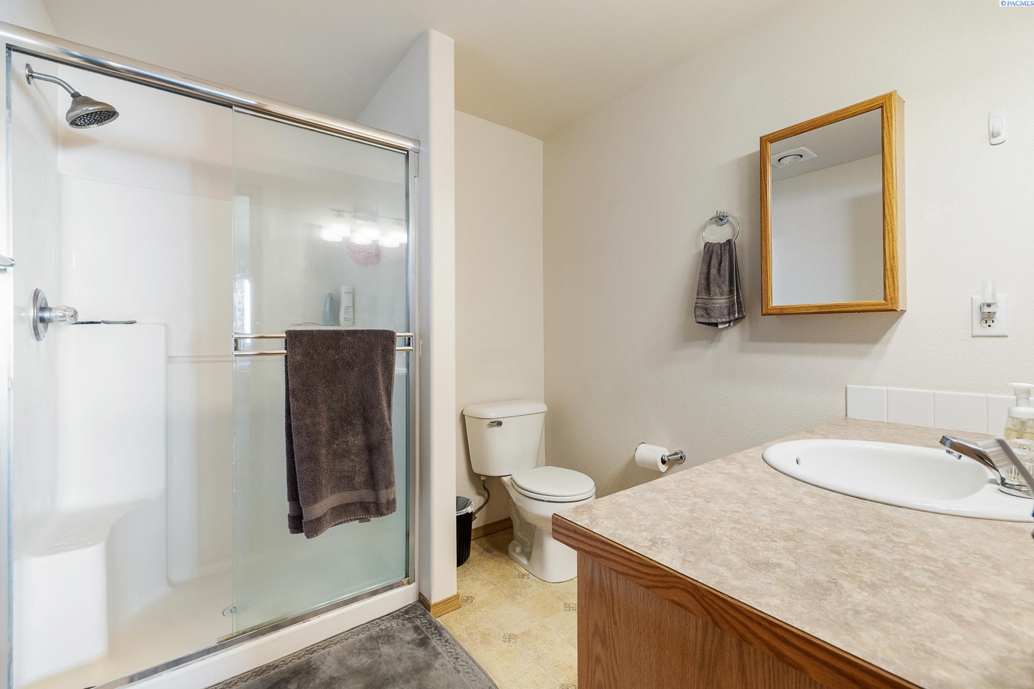 Pasco, Washington 99301, United States, 3 Bedrooms Bedrooms, ,2 BathroomsBathrooms,Residential,Active,129961