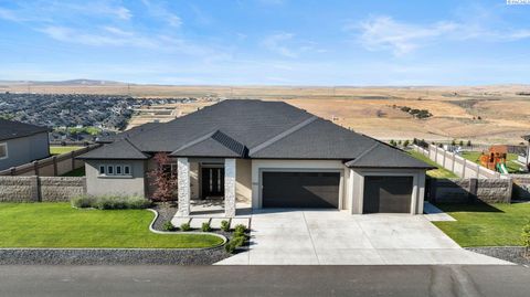 Photo of 7242 W 22nd Place, Kennewick, WA 99338 (MLS # 285964)