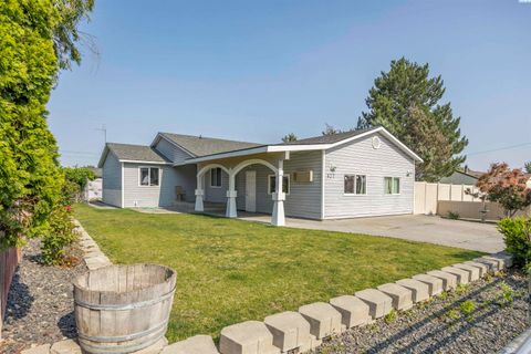 Photo of 427 N Owen Ave, Pasco, WA 99301 (MLS # 285268)